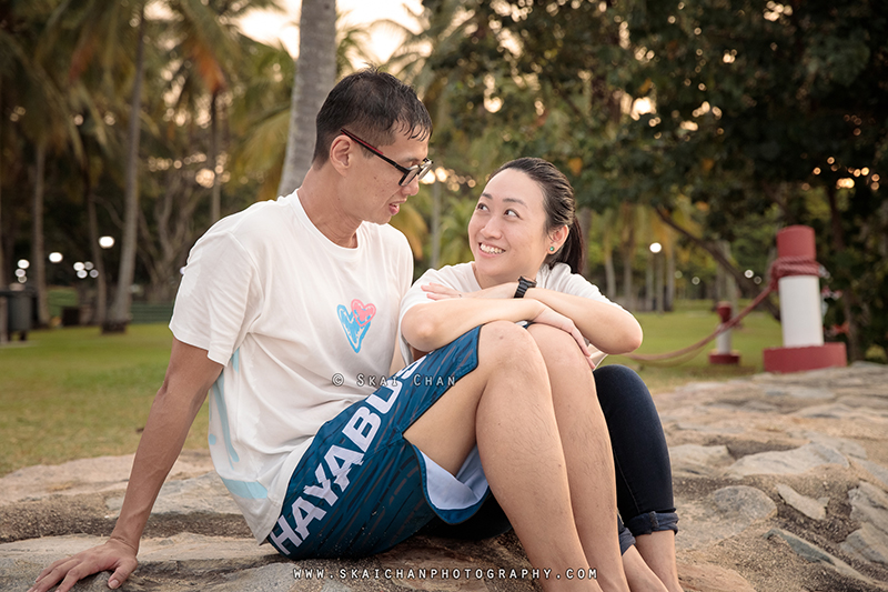 Beach couple photoshoot session with Raymond & Serena at Pasir Ris Park