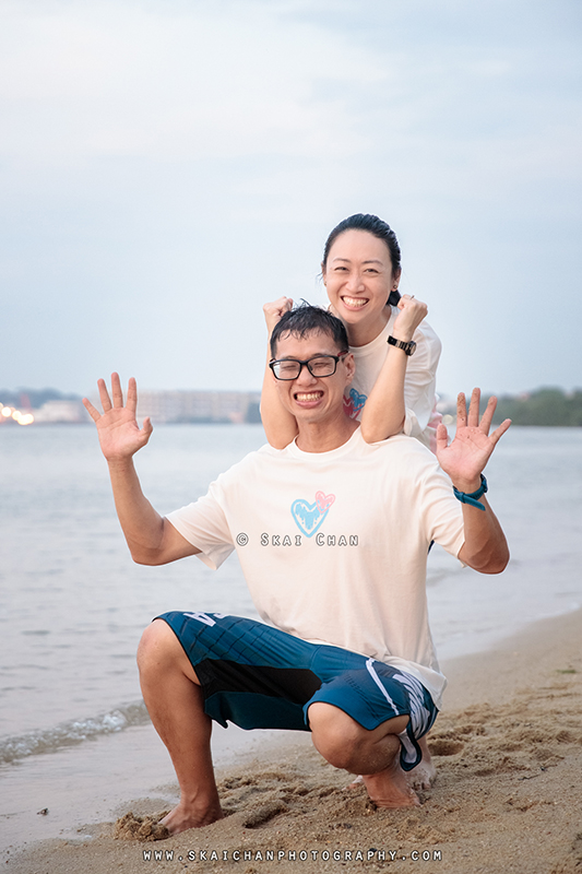 Beach couple photoshoot session with Raymond & Serena at Pasir Ris Park