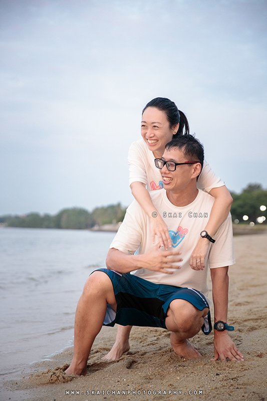 Beach couple photoshoot session with Raymond & Serena at Pasir Ris Park