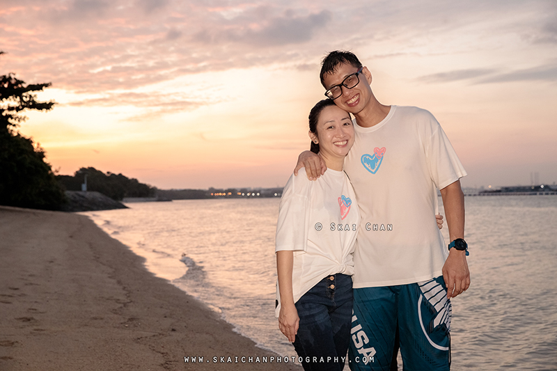 Sunset night beach couple photoshoot session with Raymond & Serena at Pasir Ris Park