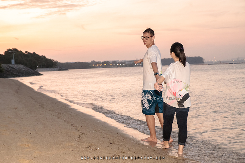 Sunset night beach couple photoshoot session with Raymond & Serena at Pasir Ris Park