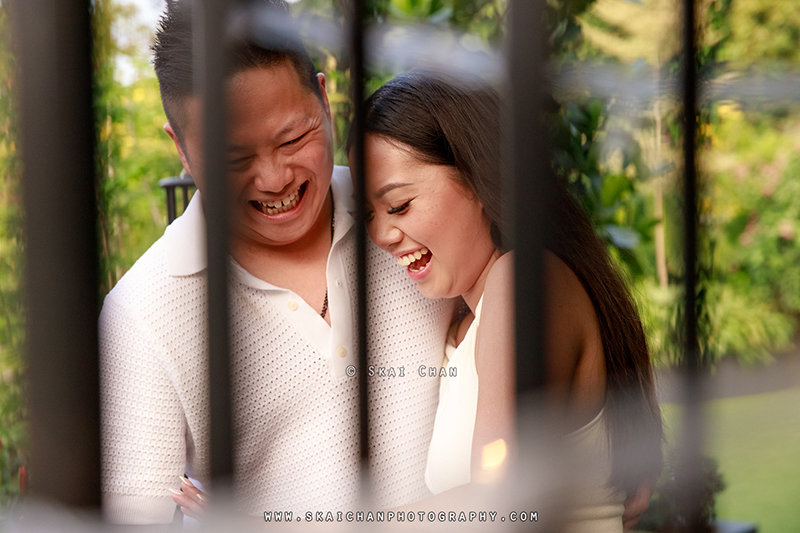 Outdoor couple photoshoot session with Andy & Kristine at The SummerHouse