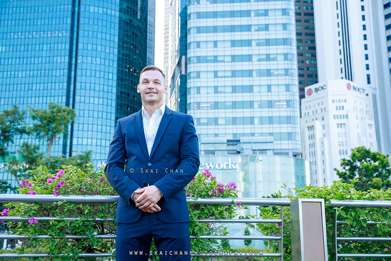 Outdoor casual corporate photoshoot session with Patrick @ Merlion Park