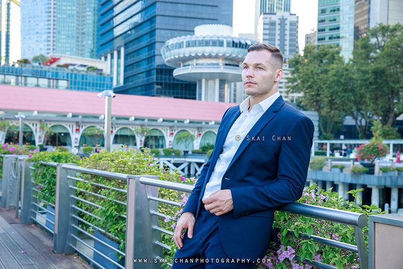 Outdoor casual corporate photoshoot session with Patrick @ Merlion Park