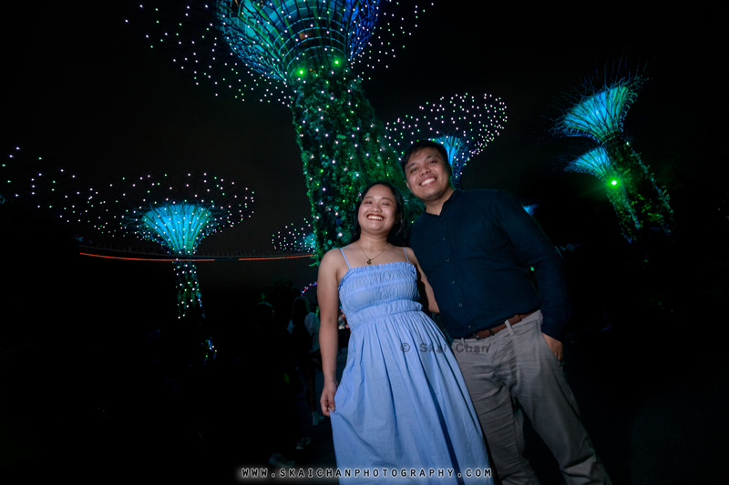Outdoor casual couple photoshoot session with Bryan & Abby at Gardens by the Bay