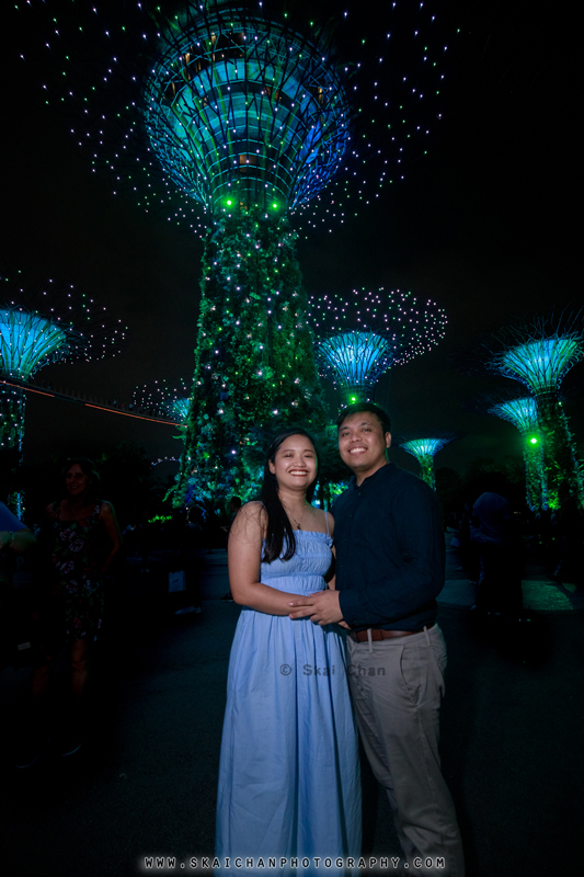 Outdoor casual couple photoshoot session with Bryan & Abby at Gardens by the Bay