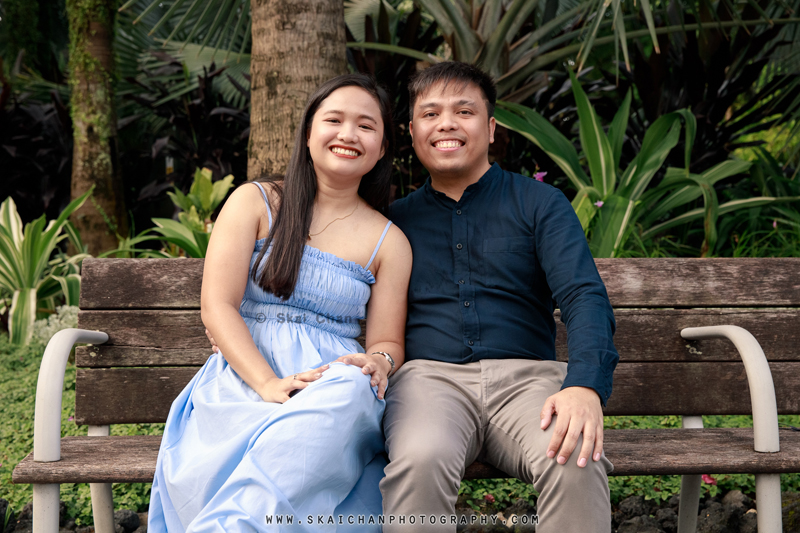 Outdoor casual couple photoshoot session with Bryan & Abby at Gardens by the Bay