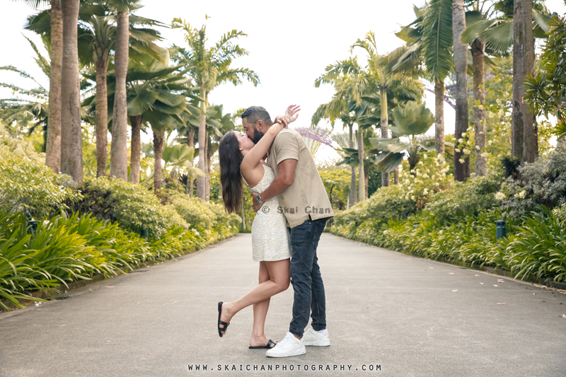 Outdoor casual couple photoshoot session with Ted & Holland at Gardens by the Bay