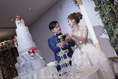 fun wedding photographer