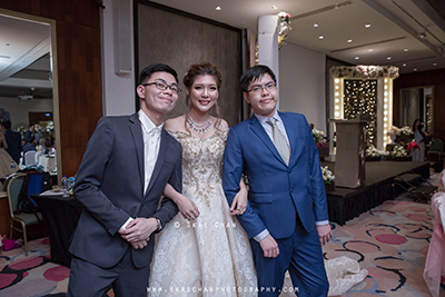 looking for wedding photographer