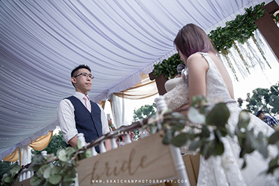 choosing a wedding photographer